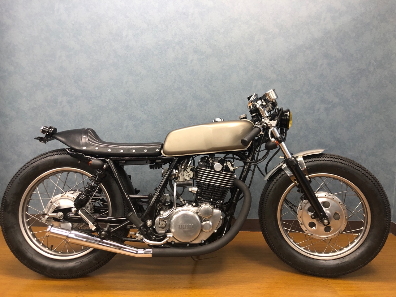 Narrow Cafe Style Castom